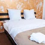 Casa Rosu *