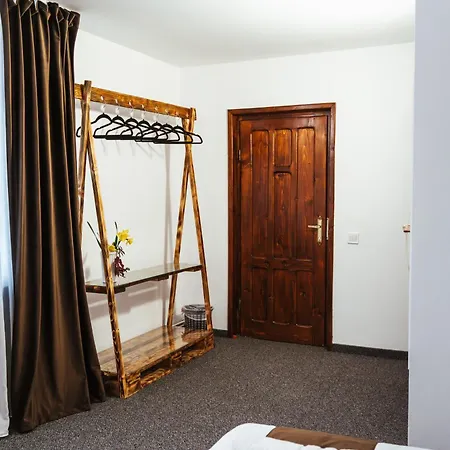 Casa Rosu Otel *