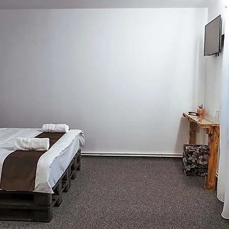 Casa Rosu *